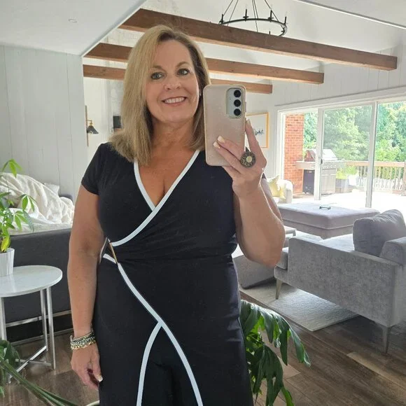 Joseph Ribkoff Women's Silky Knit Culotte Jumpsuit! Compliments galore - Picture 4 of 5